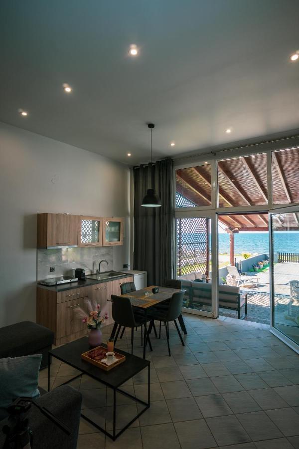 Seashell Luxury Apartment Никити Екстериор снимка